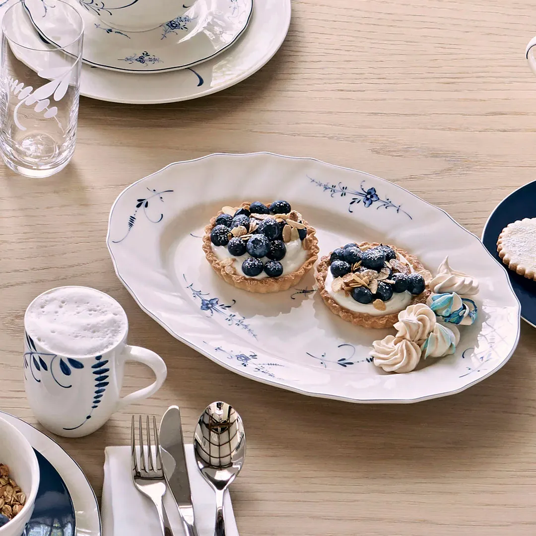 Овальная тарелка